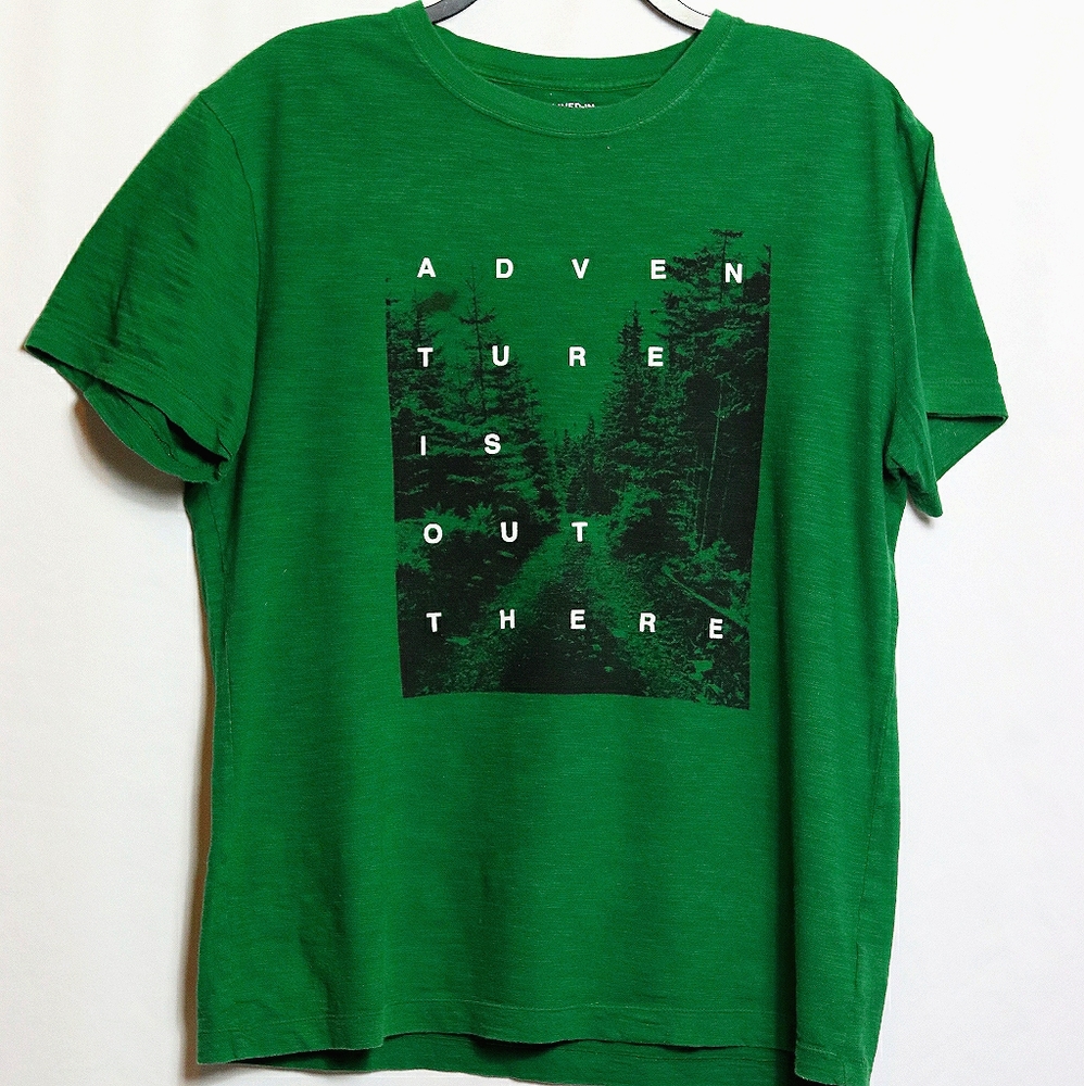Adventure Is Out There - M -Gap - Short Sleeve Tee
